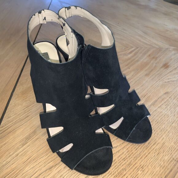 Women’s INC INTERNATIONAL Gretchen Black Faux Suede Peep Toe Heels  Sz 7.5M IMP - Picture 2 of 8